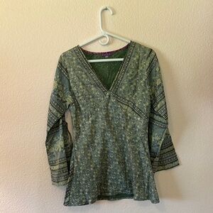Elegant Floral V-Neck Tunic in Green